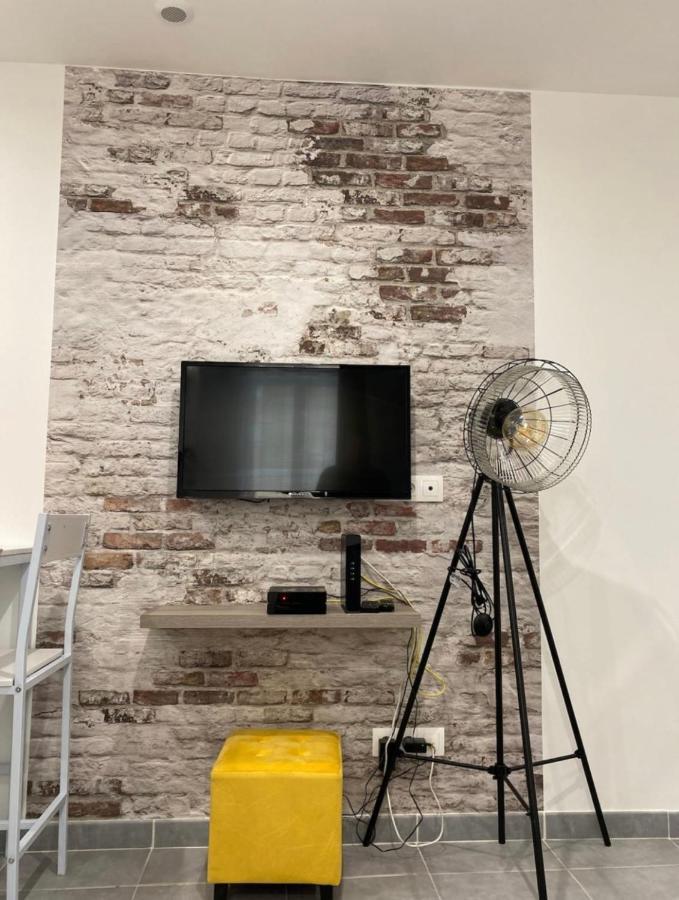 Studio 23M2 Moderne Hypercentre - Arenes A 2 Min 尼姆 外观 照片